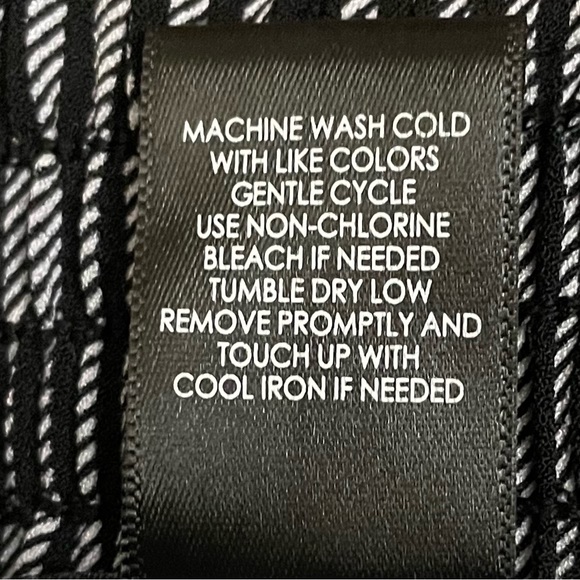 Torrid Black & Gray Striped Flowy Cuffed Pants Sz 1 (1X) - Picture 6 of 9